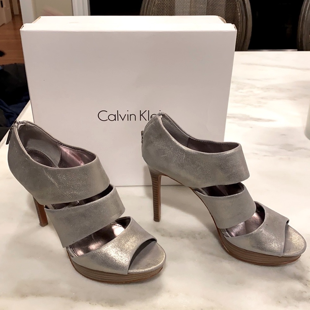 Calvin Klein Remini Dusty Suede Size 8 M